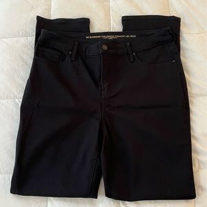 Chico’s NWOT So Slimming Girlfriend Straight Leg Black Jeans Size 1.5 (10R)